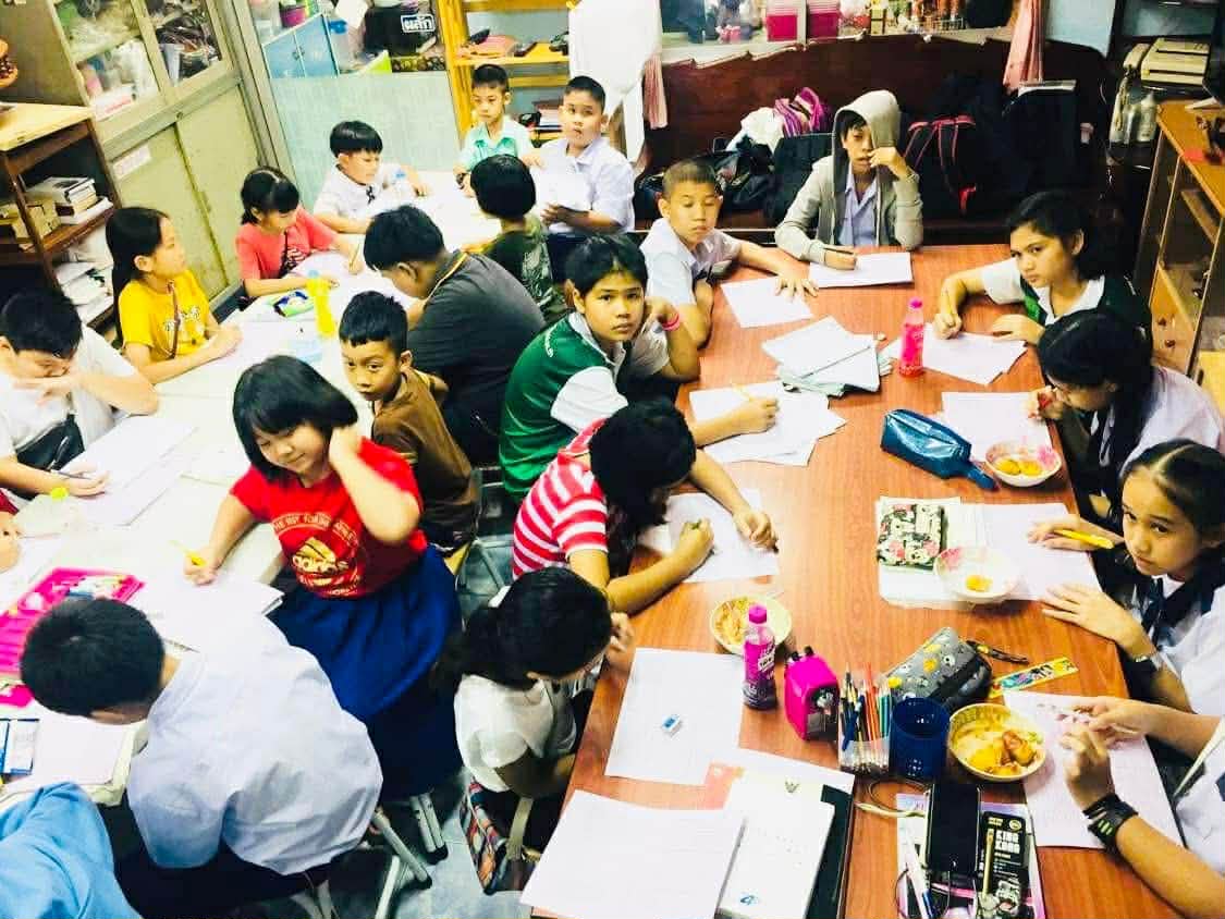 นักเรียนกำลังเรียน