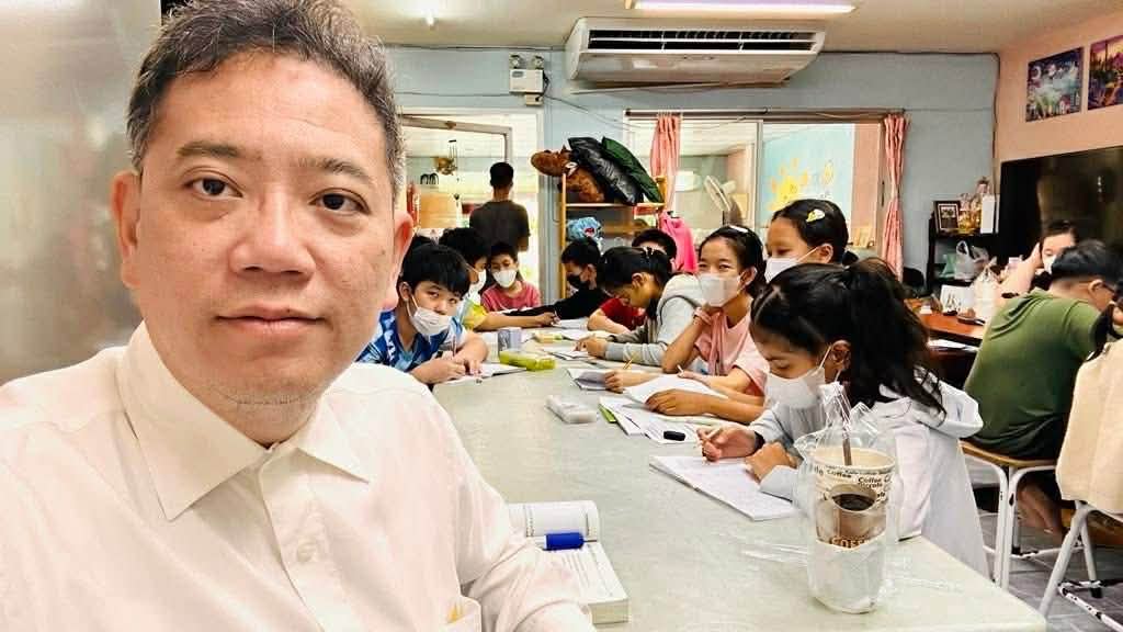 ครูสอนนักเรียน